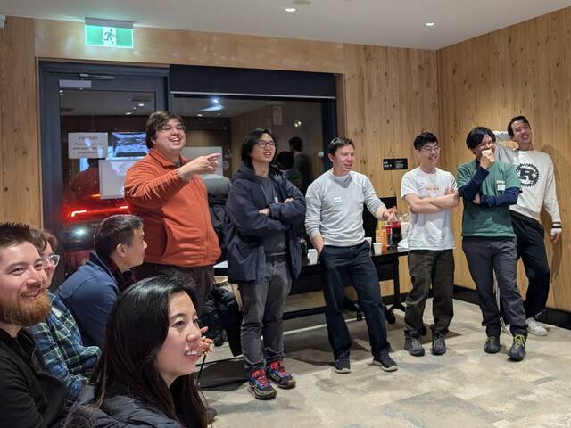 Group pointing, Saturday — Networking